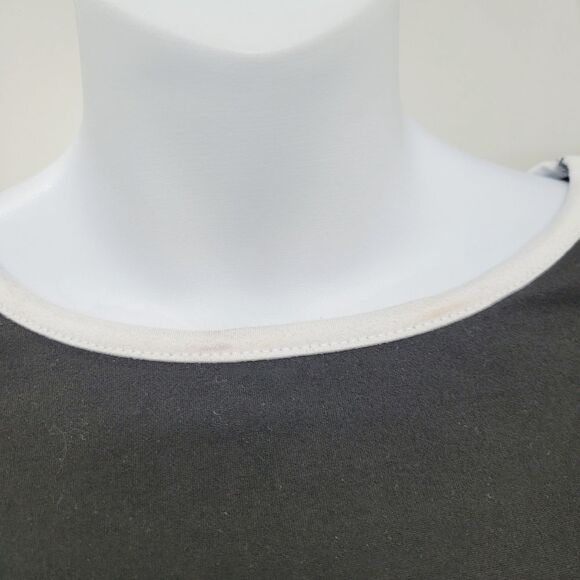 2/$20 Y2K Black & White Crop Top Size: Small - Picture 5 of 5